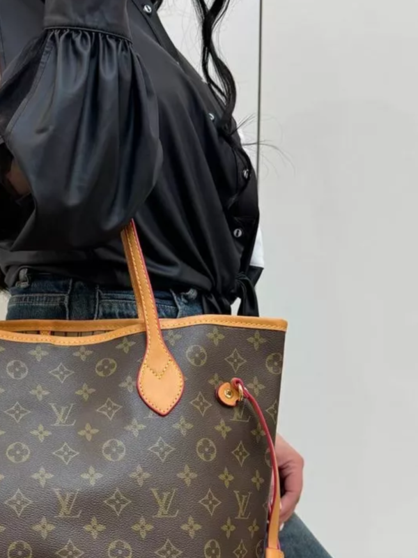 Bolso Louis Vuitton - Image 8